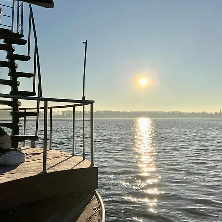 Botel Luxus Floating Shanti 2 *