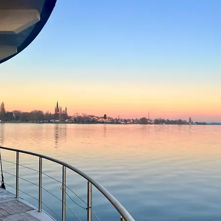 Botel Luxus Floating Shanti 2