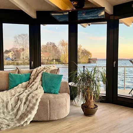 Luxus Floating Shanti 2 Botel
